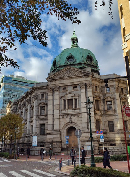 馬車道周辺から見上げたドーム