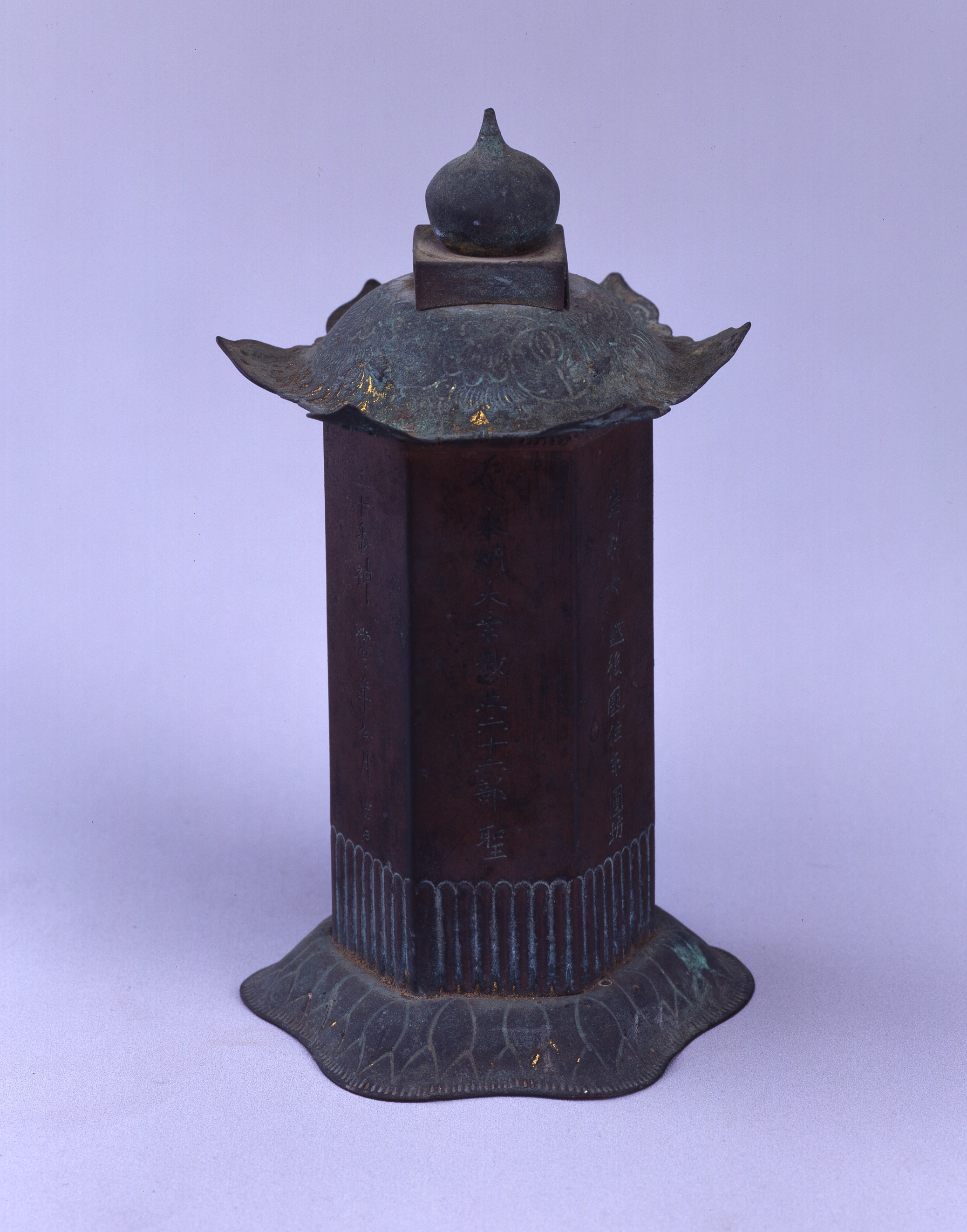 金銅六角経筒（こんどうろっかくきょうづつ） | 神奈川県立歴史博物館
