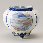 今月の逸品（11月）のご紹介　眞葛󠄀焼　釉下彩山水図香炉（まくずやき　ゆうかさいさんすいずこうろ）